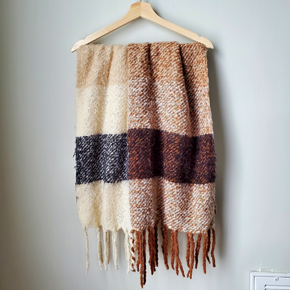 SOFT & COZY Scarf Boucle Earth Tone - Picture 2 of 12